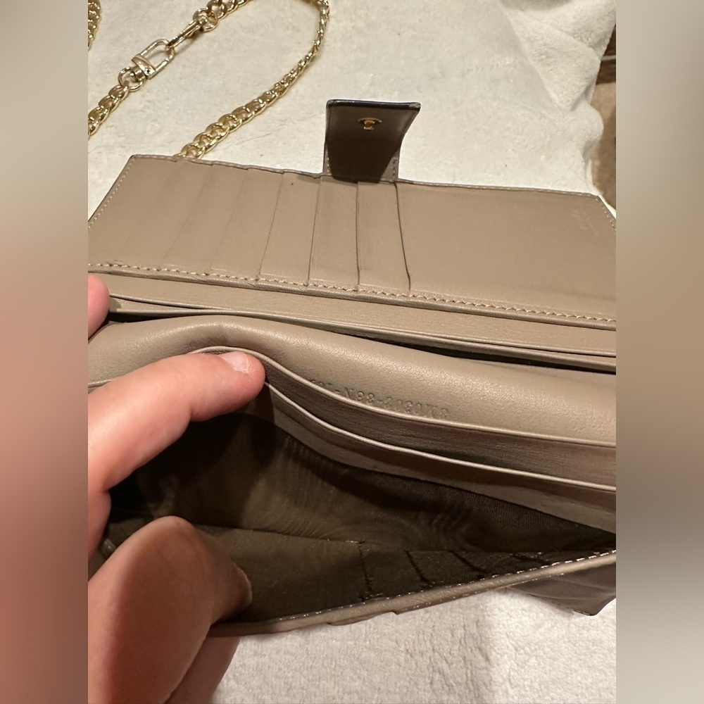 🔥EUC FENDI PEEKABOO WALLET ON CHAIN - Picture 8 of 13